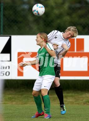 Fussball Frauen Bundesliga. FC St. Veit Kaernten Frauen gegen FC SHT Suedburgenland. Manuela Oblak, (St. Veit), Jennifer Poeltl (Suedburgenland). Glanegg, 3.6.2012.
Fotos: Kuess
---
pressefotos, pressefotografie, kuess, qs, qspictures, sport, bild, bilder, bilddatenbank