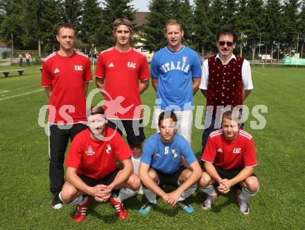 Fussball. Kaerntner Liga. Eberndorf gegen Maria Saal. Hinten vl. Trainer Vidovic Samo, Nachbar Patrick, Alois Sadjak, Siegfried Lesjak; vorne vl. Marijan Petek, Ernst Golautschnig, Manuel Krainz (Eberndorf). Eberndorf, 3.6.2012.
Foto: Kuess
---
pressefotos, pressefotografie, kuess, qs, qspictures, sport, bild, bilder, bilddatenbank