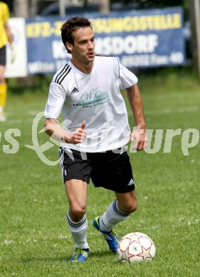 Fussball. Kaerntner Liga. Eberndorf gegen Maria Saal. Golautschnig Stefan (Eberndorf). Eberndorf, 3.6.2012.
Foto: Kuess
---
pressefotos, pressefotografie, kuess, qs, qspictures, sport, bild, bilder, bilddatenbank