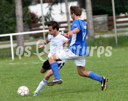 Fussball. Kaerntner Liga. Eberndorf gegen Maria Saal. Golautschnig Stefan (Eberndorf), Walzl Bernhard (Maria Saal). Eberndorf, 3.6.2012.
Foto: Kuess
---
pressefotos, pressefotografie, kuess, qs, qspictures, sport, bild, bilder, bilddatenbank