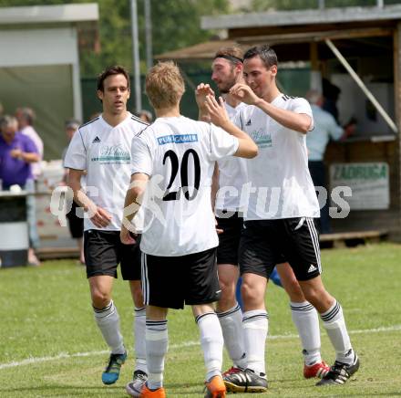 Fussball. Kaerntner Liga. Eberndorf gegen Maria Saal. Torjubel (Eberndorf). Eberndorf, 3.6.2012.
Foto: Kuess
---
pressefotos, pressefotografie, kuess, qs, qspictures, sport, bild, bilder, bilddatenbank