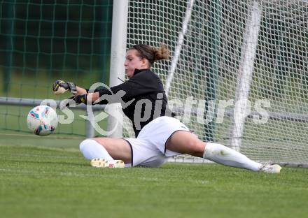 Fussball Frauen Bundesliga. FC St. Veit Kaernten Frauen gegen FC SHT Suedburgenland. Anna Kristler (St. Veit). Glanegg, 3.6.2012.
Fotos: Kuess
---
pressefotos, pressefotografie, kuess, qs, qspictures, sport, bild, bilder, bilddatenbank