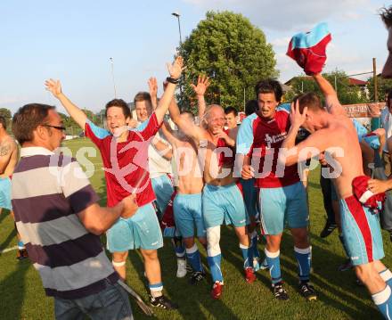 Fussball. 2. Klasse B. Koestenberg gegen Drautal. Jubel Koestenberg. Koestenberg, 3.6.2012. 
Foto: Kuess
---
pressefotos, pressefotografie, kuess, qs, qspictures, sport, bild, bilder, bilddatenbank