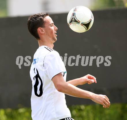 Fussball. Kaerntner Liga. Eberndorf gegen Maria Saal. Hadzisulejmanovic Admir (Eberndorf). Eberndorf, 3.6.2012.
Foto: Kuess
---
pressefotos, pressefotografie, kuess, qs, qspictures, sport, bild, bilder, bilddatenbank