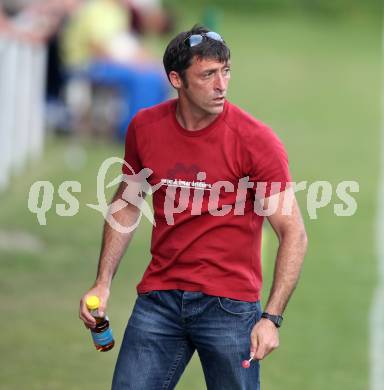 Fussball. 1. Klasse B. Feffernitz gegen Admira Villach. Trainer Pusterhofer Stefan (Feffernitz). Feffernitz, 2.6.2012.
Foto: Kuess
---
pressefotos, pressefotografie, kuess, qs, qspictures, sport, bild, bilder, bilddatenbank