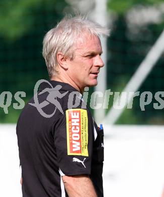 Fussball. 1. Klasse B. Feffernitz gegen Admira Villach. Schiedsrichter Schlacher Karl. Feffernitz, 2.6.2012.
Foto: Kuess
---
pressefotos, pressefotografie, kuess, qs, qspictures, sport, bild, bilder, bilddatenbank