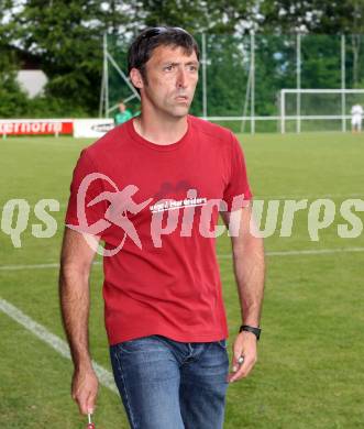 Fussball. 1. Klasse B. Feffernitz gegen Admira Villach. Trainer Pusterhofer Stefan (Feffernitz). Feffernitz, 2.6.2012.
Foto: Kuess
---
pressefotos, pressefotografie, kuess, qs, qspictures, sport, bild, bilder, bilddatenbank