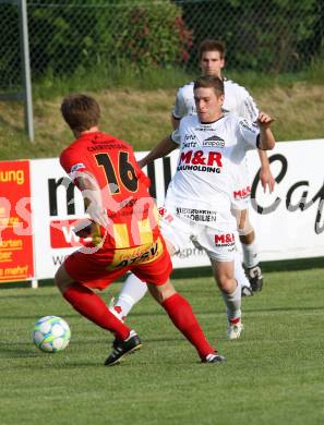 Fussball Kaerntner Liga. ATSV Wolfsberg gegen Feldkirchen SV. Rabensteiner Florian (Wolfsberg), Wernig Daniel (Feldkirchen).  Wolfsberg 8.6.2012
Foto: Kuess

---
pressefotos, pressefotografie, kuess, qs, qspictures, sport, bild, bilder, bilddatenbank