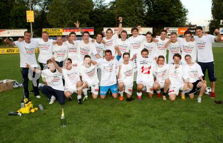Fussball Kaerntner Liga. ATSV Wolfsberg gegen Feldkirchen SV. Jubel  (Feldkirchen).  Wolfsberg 8.6.2012
Foto: Kuess

---
pressefotos, pressefotografie, kuess, qs, qspictures, sport, bild, bilder, bilddatenbank