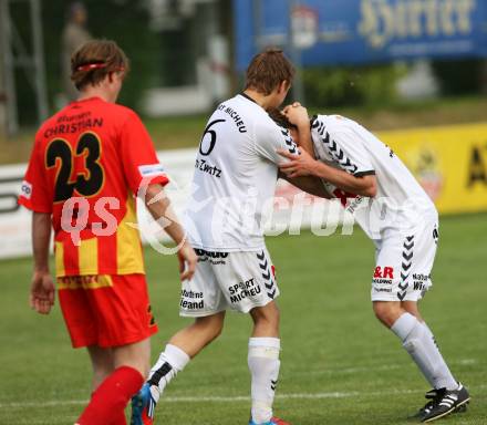 Fussball Kaerntner Liga. ATSV Wolfsberg gegen Feldkirchen SV. Torjubel Sick Thomas, Hinteregger Martin (Feldkirchen).  Wolfsberg 8.6.2012
Foto: Kuess

---
pressefotos, pressefotografie, kuess, qs, qspictures, sport, bild, bilder, bilddatenbank