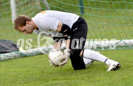 Fussball Bundesliga. Trainingsbeginn SK WAC/St. Andrae. Marco Knaller. Wolfsberg, 11.6.2012.
Foto: Kuess
---
pressefotos, pressefotografie, kuess, qs, qspictures, sport, bild, bilder, bilddatenbank