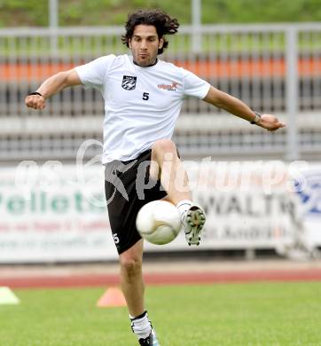 Fussball Bundesliga. Trainingsbeginn SK WAC/St. Andrae. Michele Polverino. Wolfsberg, 11.6.2012.
Foto: Kuess
---
pressefotos, pressefotografie, kuess, qs, qspictures, sport, bild, bilder, bilddatenbank