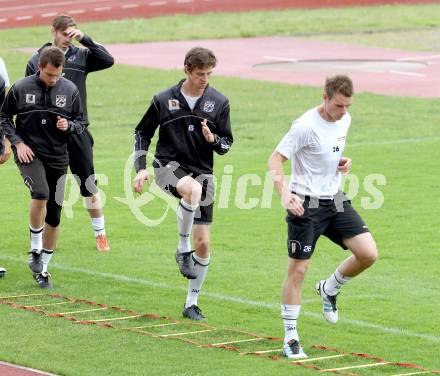 Fussball Bundesliga. Trainingsbeginn SK WAC/St. Andrae. Gernot Messner, Christian Falk, Michael Sollbauer. Wolfsberg, 11.6.2012.
Foto: Kuess
---
pressefotos, pressefotografie, kuess, qs, qspictures, sport, bild, bilder, bilddatenbank