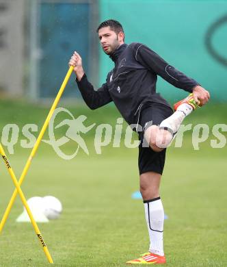 Fussball Bundesliga. Training SK WAC/St. Andrae. Ruben Rivera Carrol. St. Andrae, am 12.6.2012.
Foto: Kuess
---
pressefotos, pressefotografie, kuess, qs, qspictures, sport, bild, bilder, bilddatenbank