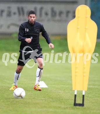 Fussball Bundesliga. Training SK WAC/St. Andrae. Ruben Rivera Carrol. St. Andrae, am 12.6.2012.
Foto: Kuess
---
pressefotos, pressefotografie, kuess, qs, qspictures, sport, bild, bilder, bilddatenbank
