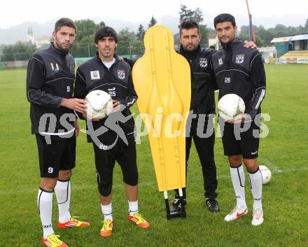 Fussball Bundesliga. Training SK WAC/St. Andrae. Ruben Rivera Carrol, Davide de Paula, Trainer Nenad Bjelica, Solano. St. Andrae, am 12.6.2012.
Foto: Kuess
---
pressefotos, pressefotografie, kuess, qs, qspictures, sport, bild, bilder, bilddatenbank