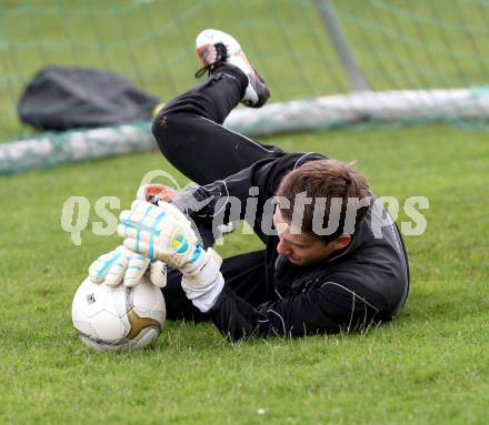 Fussball Bundesliga. Trainingsbeginn SK WAC/St. Andrae. Max Friesacher. St. Andrae, 12.6.2012.
Foto: Kuess
---
pressefotos, pressefotografie, kuess, qs, qspictures, sport, bild, bilder, bilddatenbank