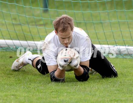 Fussball Bundesliga. Trainingsbeginn SK WAC/St. Andrae. Marco Knaller. St. Andrae, 12.6.2012.
Foto: Kuess
---
pressefotos, pressefotografie, kuess, qs, qspictures, sport, bild, bilder, bilddatenbank