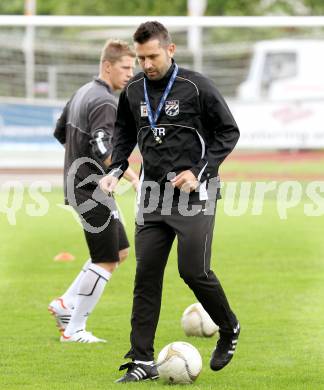Fussball Bundesliga. Trainingsbeginn SK WAC/St. Andrae. Trainer Nenad Bjelica. St. Andrae, 12.6.2012.
Foto: Kuess
---
pressefotos, pressefotografie, kuess, qs, qspictures, sport, bild, bilder, bilddatenbank