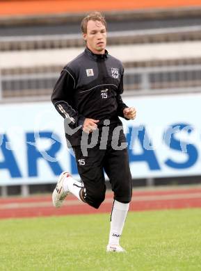 Fussball Bundesliga. Trainingsbeginn SK WAC/St. Andrae. Rene Gsellmann. St. Andrae, 12.6.2012.
Foto: Kuess
---
pressefotos, pressefotografie, kuess, qs, qspictures, sport, bild, bilder, bilddatenbank