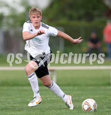 Fussball Kaerntner Liga. Eberndorf gegen WAC/St. Andrae Amateure.  Martin Podgornik (Eberndorf). Eberndorf, am 12.5.2012.
Foto: Kuess
---
pressefotos, pressefotografie, kuess, qs, qspictures, sport, bild, bilder, bilddatenbank