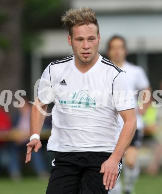 Fussball Kaerntner Liga. Eberndorf gegen WAC/St. Andrae Amateure. Martin Sager (Eberndorf). Eberndorf, am 12.5.2012.
Foto: Kuess
---
pressefotos, pressefotografie, kuess, qs, qspictures, sport, bild, bilder, bilddatenbank