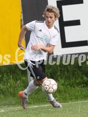 Fussball Kaerntner Liga. Eberndorf gegen WAC/St. Andrae Amateure.  Manuel Krainz (Eberndorf). Eberndorf, am 12.5.2012.
Foto: Kuess
---
pressefotos, pressefotografie, kuess, qs, qspictures, sport, bild, bilder, bilddatenbank