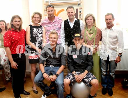 ErÃ¶ffnung Kornkreis Physiotherapiezentrum. Christine Steinwender, Heinz Kuttin, Herbert Leitner; vorne: David Zauner, Tomaz Druml. Klagenfurt, 14.6.2012.
Foto: Kuess
---
pressefotos, pressefotografie, kuess, qs, qspictures, sport, bild, bilder, bilddatenbank