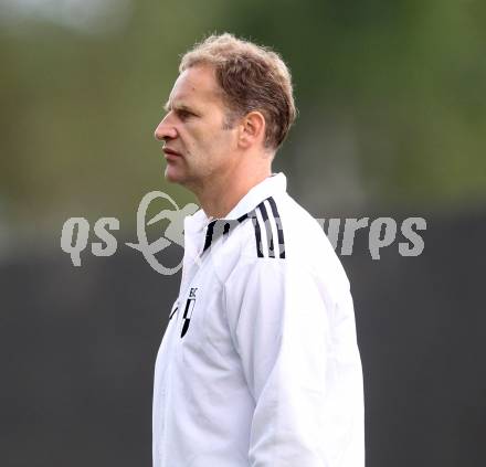 Fussball Kaerntner Liga. Eberndorf gegen WAC/St. Andrae Amateure.  Alois Sadjak (Eberndorf). Eberndorf, am 12.5.2012.
Foto: Kuess
---
pressefotos, pressefotografie, kuess, qs, qspictures, sport, bild, bilder, bilddatenbank