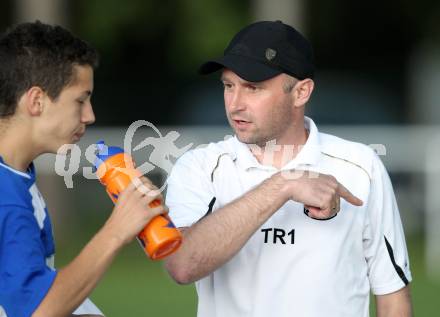 Fussball Kaerntner Liga. Eberndorf gegen WAC/St. Andrae Amateure.  Trainer Harald Tatschl (WAC). Eberndorf, am 12.5.2012.
Foto: Kuess
---
pressefotos, pressefotografie, kuess, qs, qspictures, sport, bild, bilder, bilddatenbank