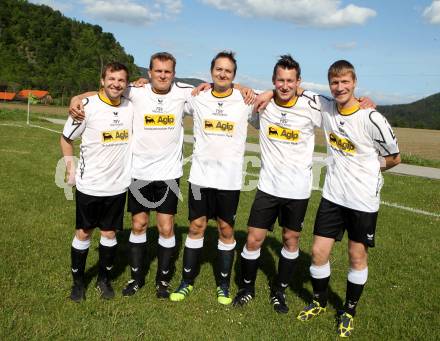 Fussball. 2. Klasse D. Preitenegg. Kiedl Christian, Muenzer Daniel, Schatz Peter, Graessl Bernhard (K), Mohl Andreas. Waisenberg, 17.5.2012.
Foto. Kuess
---
pressefotos, pressefotografie, kuess, qs, qspictures, sport, bild, bilder, bilddatenbank