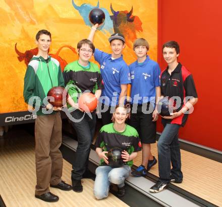 Bowling. Manuel Tarmann, Matthias Trinkl, Maximilian Scherling, Florian Habich, Florian Felsberger, Julia Habich. KLagenfurt, am 16.5.2012.
Foto: Kuess
---
pressefotos, pressefotografie, kuess, qs, qspictures, sport, bild, bilder, bilddatenbank