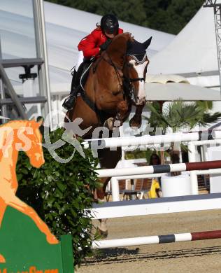 Springreiten. Staatsmeisterschaft Mannschaft. Astrid Kneifel (OOE). Treffen, am 22.6.2012.
Foto: Kuess

---
pressefotos, pressefotografie, kuess, qs, qspictures, sport, bild, bilder, bilddatenbank