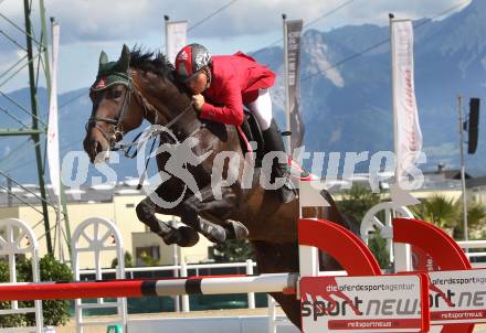 Springreiten. Staatsmeisterschaft Mannschaft. Josef Schwarz jun. auf PS Oboras Olivia (OOE). Treffen, am 22.6.2012.
Foto: Kuess

---
pressefotos, pressefotografie, kuess, qs, qspictures, sport, bild, bilder, bilddatenbank