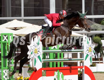 Springreiten. Staatsmeisterschaft Mannschaft. Josef Schwarz auf PS Oboras Olivia (OOE). Treffen, am 22.6.2012.
Foto: Kuess

---
pressefotos, pressefotografie, kuess, qs, qspictures, sport, bild, bilder, bilddatenbank