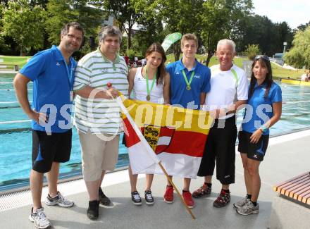 Alpe Adria Sommer Jugendsportspiele 25. - 28. Juni 2012. Burgenland - Steiermark. Schwimmen. Trainer Klaus Brandstaetter, Wolfgang Platzer (Generalsekretaer Alpe Adria), Katharina Egger, Heiko Gigler, Landessportdirektor Reinhard Tellian, Trainerin Manuela Freidl.
Foto: Kuess
---
pressefotos, pressefotografie, kuess, qs, qspictures, sport, bild, bilder, bilddatenbank