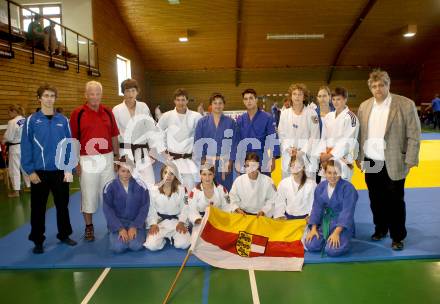 Alpe Adria Sommer Jugendsportspiele 25. - 28. Juni 2012. Burgenland - Steiermark. Team Judo. Landessportdirektor Reinhard Tellian, Wolfgang Platzer (Generalsekretaer Alpe Adria).
Foto: Kuess
---
pressefotos, pressefotografie, kuess, qs, qspictures, sport, bild, bilder, bilddatenbank