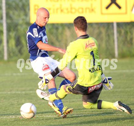 Fussball Testspiel. RZ Pellets WAC gegen VSV.  Stephan Stueckler (WAC), Martin Koller (VSV). Woelfnitz, am 29.6.2012.
Foto: Kuess
---
pressefotos, pressefotografie, kuess, qs, qspictures, sport, bild, bilder, bilddatenbank