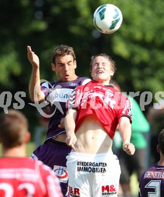 Fussball Bundesliga. Testspiel. SV Feldkirchen gegen Austria Wien. Marco Huber (Feldkirchen), Kaja Rogulj (Austria Wien). Feldkirchen, am 30.6.2012.
Foto: Kuess

---
pressefotos, pressefotografie, kuess, qs, qspictures, sport, bild, bilder, bilddatenbank