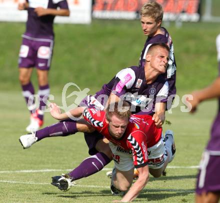 Fussball Bundesliga. Testspiel. SV Feldkirchen gegen Austria Wien. Michael Wernig (Feldkirchen), Emir Dilaver (Austria Wien). Feldkirchen, am 30.6.2012.
Foto: Kuess

---
pressefotos, pressefotografie, kuess, qs, qspictures, sport, bild, bilder, bilddatenbank