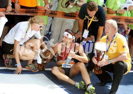 Ironman Austria. Schwimmen, Radfahren, Laufen. Faris Al-Sultan, Freundin Ina Reinders, Buergermeister Christian Scheider, Landeshauptmann Gerhard Doerfler. Klagenfurt, 1.7.2012
Foto: Kuess

---
pressefotos, pressefotografie, kuess, qs, qspictures, sport, bild, bilder, bilddatenbank