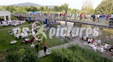 Ironman Austria. Schwimmen, Radfahren, Laufen. Ironman VIP Bereich beim Schwimmausstieg. Klagenfurt, 1.7.2012
Foto: Kuess

---
pressefotos, pressefotografie, kuess, qs, qspictures, sport, bild, bilder, bilddatenbank