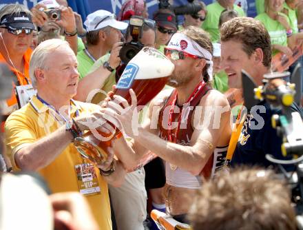 Ironman Austria. Schwimmen, Radfahren, Laufen. Faris Al-Sultan, Buergermeister Christian Scheider, Landeshauptmann Gerhard Doerfler.. Klagenfurt, 1.7.2012
Foto: Kuess

---
pressefotos, pressefotografie, kuess, qs, qspictures, sport, bild, bilder, bilddatenbank