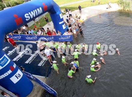 Ironman Austria. Schwimmen, Radfahren, Laufen. Schwimmausstieg. Klagenfurt, 1.7.2012
Foto: Kuess

---
pressefotos, pressefotografie, kuess, qs, qspictures, sport, bild, bilder, bilddatenbank