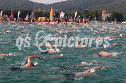 Ironman Austria. Schwimmen, Radfahren, Laufen. Schwimmstart. Klagenfurt, 1.7.2012
Foto: Kuess

---
pressefotos, pressefotografie, kuess, qs, qspictures, sport, bild, bilder, bilddatenbank