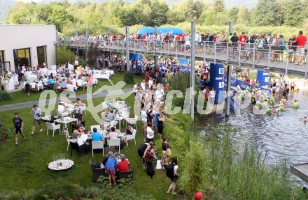 Ironman Austria. Schwimmen, Radfahren, Laufen. Ironman VIP Bereich beim Schwimmausstieg. Klagenfurt, 1.7.2012
Foto: Kuess

---
pressefotos, pressefotografie, kuess, qs, qspictures, sport, bild, bilder, bilddatenbank