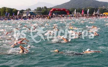 Ironman Austria. Schwimmen, Radfahren, Laufen. Schwimmstart. Klagenfurt, 1.7.2012
Foto: Kuess

---
pressefotos, pressefotografie, kuess, qs, qspictures, sport, bild, bilder, bilddatenbank