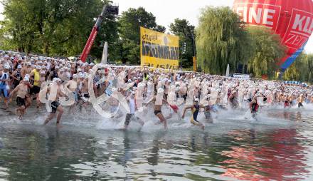 Ironman Austria. Schwimmen, Radfahren, Laufen. Schwimmstart. Klagenfurt, 1.7.2012
Foto: Kuess

---
pressefotos, pressefotografie, kuess, qs, qspictures, sport, bild, bilder, bilddatenbank