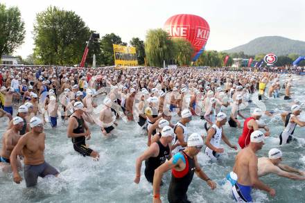 Ironman Austria. Schwimmen, Radfahren, Laufen. Schwimmstart. Klagenfurt, 1.7.2012
Foto: Kuess

---
pressefotos, pressefotografie, kuess, qs, qspictures, sport, bild, bilder, bilddatenbank