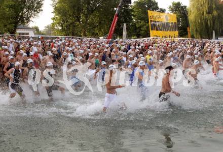 Ironman Austria. Schwimmen, Radfahren, Laufen. Schwimmstart. Klagenfurt, 1.7.2012
Foto: Kuess

---
pressefotos, pressefotografie, kuess, qs, qspictures, sport, bild, bilder, bilddatenbank